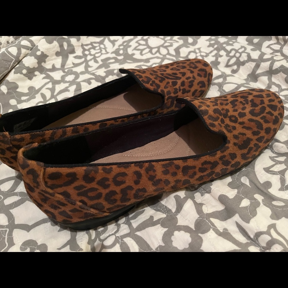 Comfy Clark’s Leopard flats